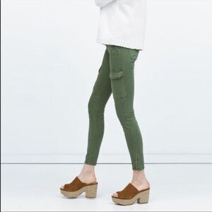 Zara green skinny cargo pants, gold zips